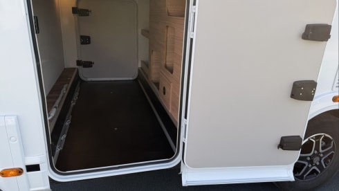 L119VP – Luxury modern 4-person Weinsberg integrated motorhome from 2026. Unlimited mileage!