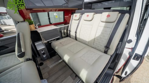 Volkswagen campervan met 4 slaapplaatsen vanaf 2024