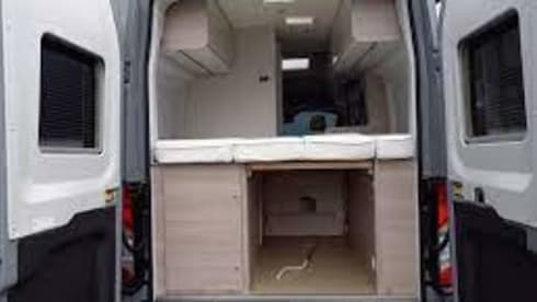 "Big" Nuggy – Very comfortable camper with 4 seats / 4 sleeping places