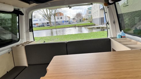 Ventje_CamperBuddy 2 – Ventje_Camper-Luxe VW T5 automatic - 5 seat belt places 