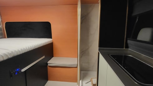 2p Volkswagen campervan uit 2008