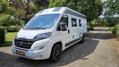 Beautiful, fine 2-person Fiat bus Camper from 2018