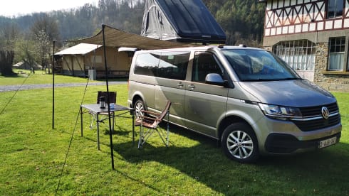 Cozy Custom Volkswagen T6.1 (Automatic!)