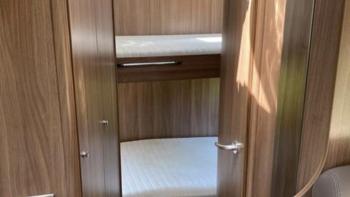 Burstner Argos – Burstner Argos 6-p Alcove + bunk bed incl. complete inventory !!