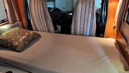 Gemütliches, voll ausgestattetes Wohnmobil für 4 Personen mit allen Annehmlichkeiten. 