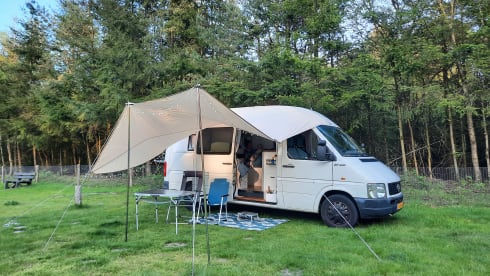 Cozy and neat VW camper bus 2.5TDI