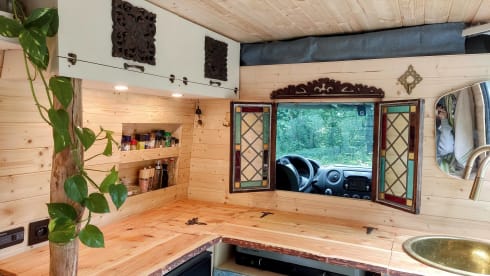 Miss Vanjie – Oriental Gypsy Wagon: Luxury Meets Adventure in Our Off-Grid Camper!