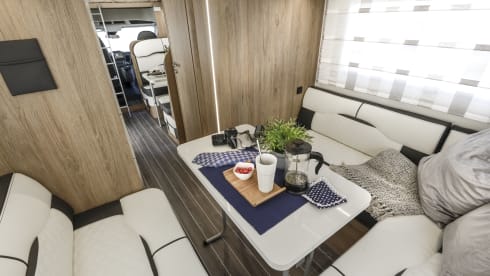 Best Social Space Motorhome, Auto Roller 746 2025