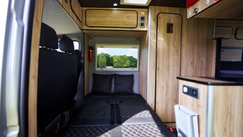 Silver Comet – 4 Berth Mercedes Sprinter Luxury Camper
