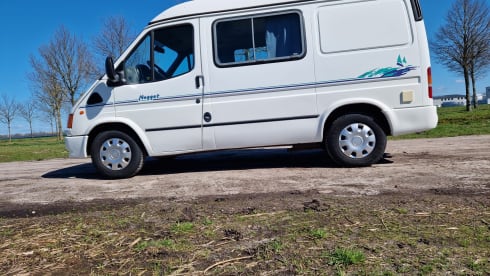 Oldtimer  – 4p Ford campervan from 1999