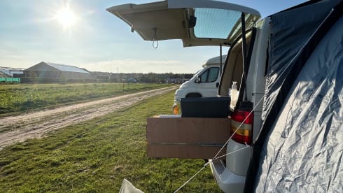 De Witte Panter – 2p Volkswagen campervan from 2004