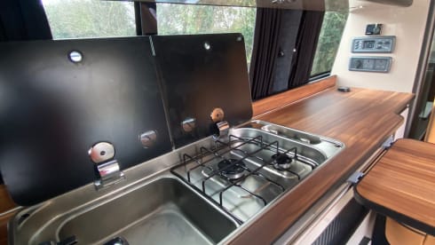 Florrie The Adventure Van - Volkswagen Transporter T6 Camper King