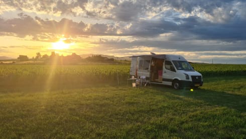 Bus camper VW Crafter off grid 3 persons
