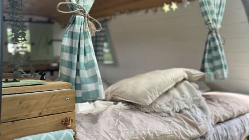 Julie – Julie the handcrafted T4 Campervan