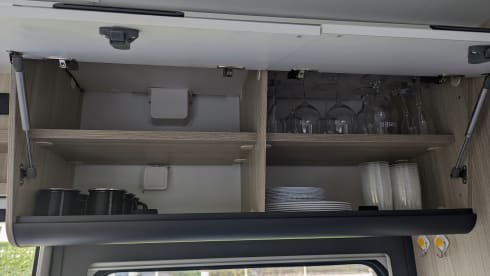 Sun Living  – 6p recent family camper from 2021 - Sun Living alcove