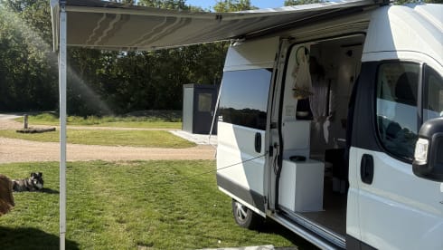Aufgemotzter, cooler Citroën Jumper Van von 2007 für 2 Personen