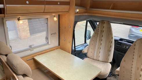 Camping-car Peugeot semi-intégré 4 couchages de 2013
