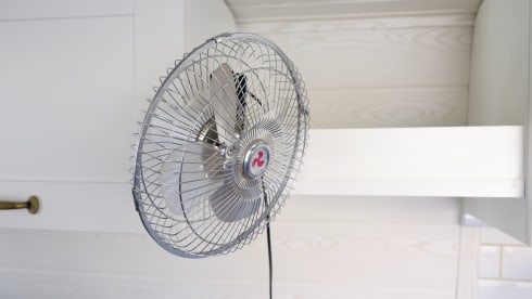 Debie The Van – Zelfbouw Mercedes Sprinter surf bus