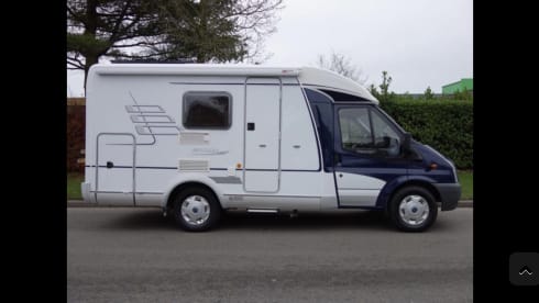 Compact and fully equipped Ford Hymer 522 Campervan