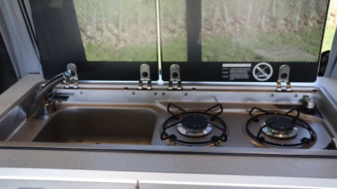 Bennie – Volkswagen Campervan mit 4 Schlafplätzen aus dem Jahr 2020