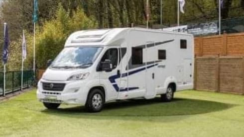 Macey – Fiat-Halbintegriertes Wohnmobil mit 5 Schlafplätzen ab 2026