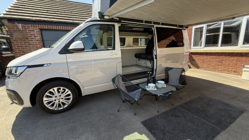 VW Campervan Auto with Hot Water 2021