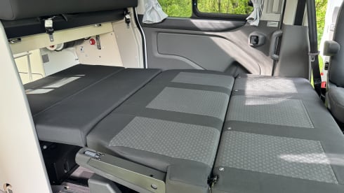 Henry – 4 berth Ford campervan 