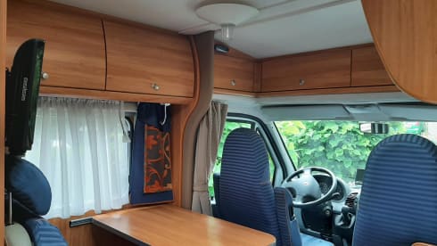 Mr. Blue  – Bürstner Merano with air conditioning and fixed bed 2005