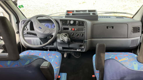 Ideal and cozy family camper, bicycle carrier for 4 or scooter, 2.8 JTD