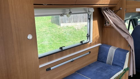 Memo – 6 person Carado alcove camper