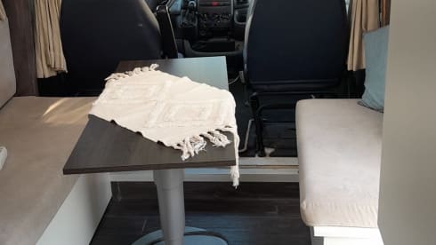 Zeer ruime nette camper – 4p Fiat semi-integrated from 2004