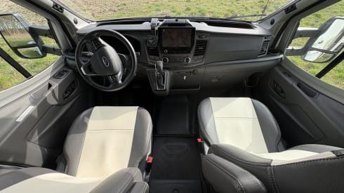 Ford Challenger 6 persoons, stapelbedden en hefbed