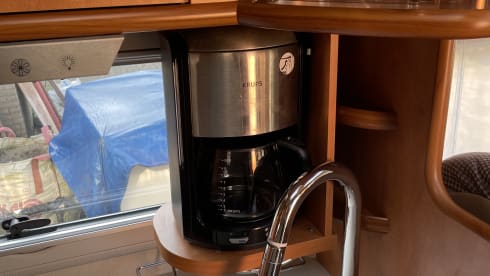 Edens Wanderlust – Luxury camper with every convenience, a dream on wheels!