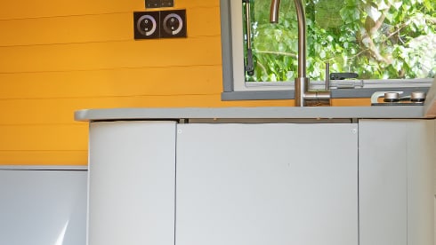 Gele Gerrie – Nothing is too crazy in this luxurious cat! Underfloor heating, coffee or a glass of wine?