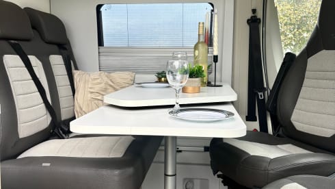 Camp Adventure –  Adria Twin mit zwei Einzelbetten und komplett ausgestattet
