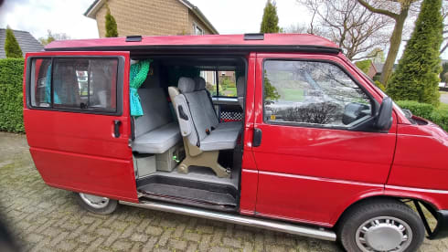 Chilly – 6p Volkswagen Westfalia California campervan from 1992