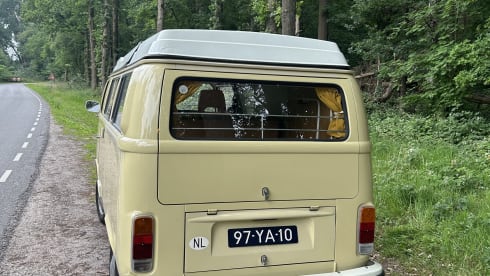 Sandy Beach Bus – 3p Volkswagen campervan from 1973