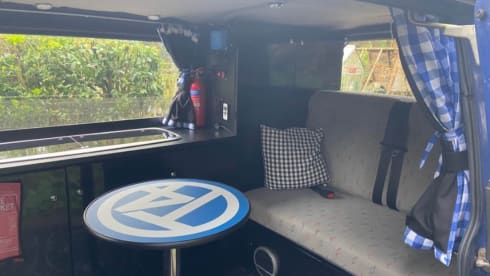 Valerie – 3 berth Volkswagen campervan from 1995