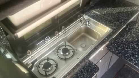 Snug Dubs – Volkswagen Campervan 4 Birth 