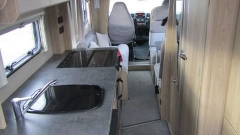 Darcy – Luxury 6 berth motorhome includes insurance and breakdown