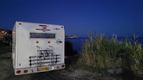 on tour – 4p Renault semi-integrated from 2006