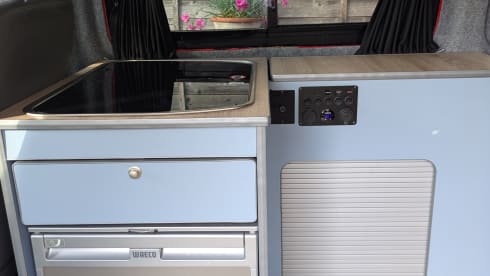 Volkswagen Campervan mit 4 Schlafplätzen, Baujahr 2008