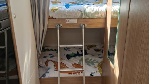 Nieuwe 5p Carado familiecamper 