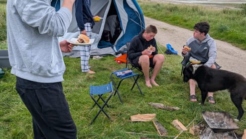 McHaggis – Stealth camper met 5 zitplaatsen en SUP's voor het verkennen van Schotland