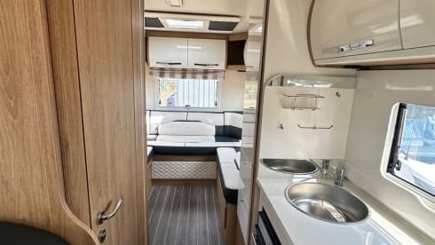 BRYONY – 6 berth Roller Team auto roller 746 