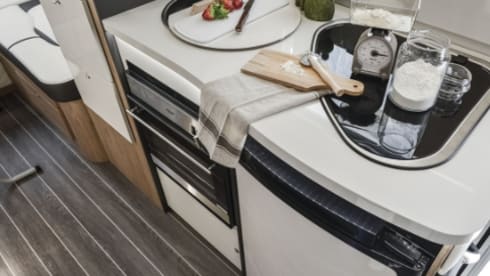 Rory – 6 Berth 5 Belted Seat 2023 Autoroller 746 - C1 License