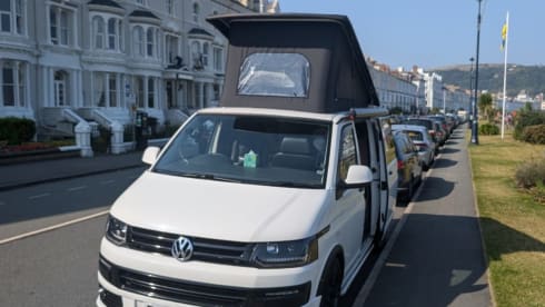 Great value cheapest on Goboony – Great looking Vw campervan 4 birth with awning 