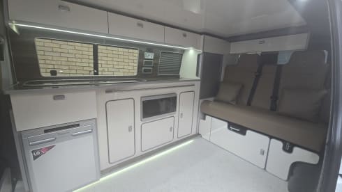 Happy  – LWB Volkswagen campervan - 4 Berth fully kitted out 