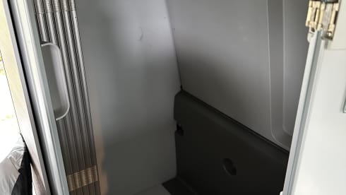Compleet uitgerust met keuken, bustent & fietsenrek – 4p Volkswagen campervan from 2015
