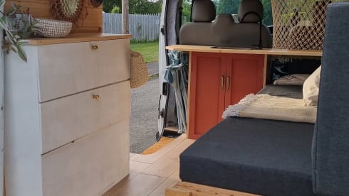 Molly – Beautifully converted Off-grid Campervan